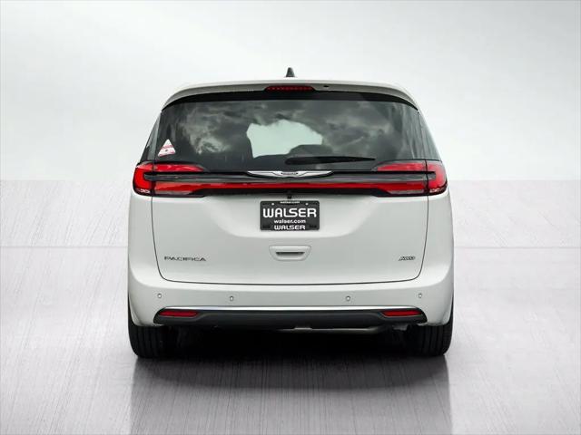 2026 Chrysler Pacifica Select AWD
