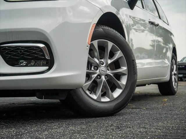 2026 Chrysler Pacifica Select AWD