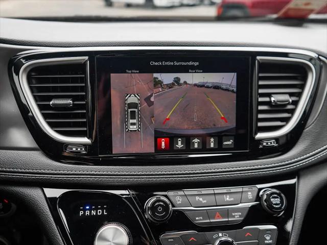 2026 Chrysler Pacifica Select AWD