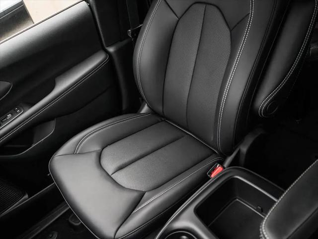 2026 Chrysler Pacifica Select AWD