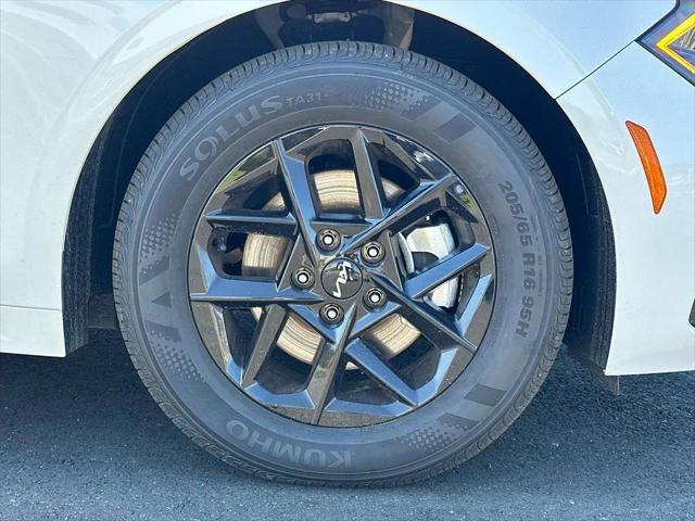 2026 Kia K5 LXS FWD