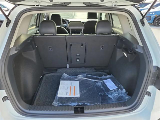 2026 Volkswagen Taos SE Black