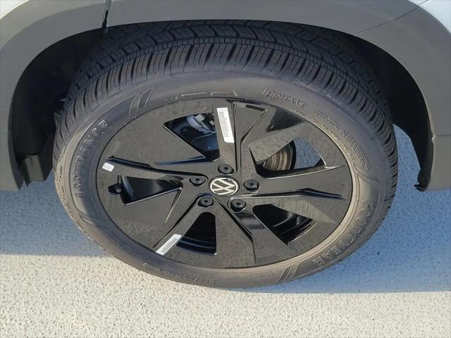 2026 Volkswagen Taos SE Black