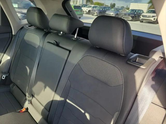 2026 Volkswagen Taos SE Black