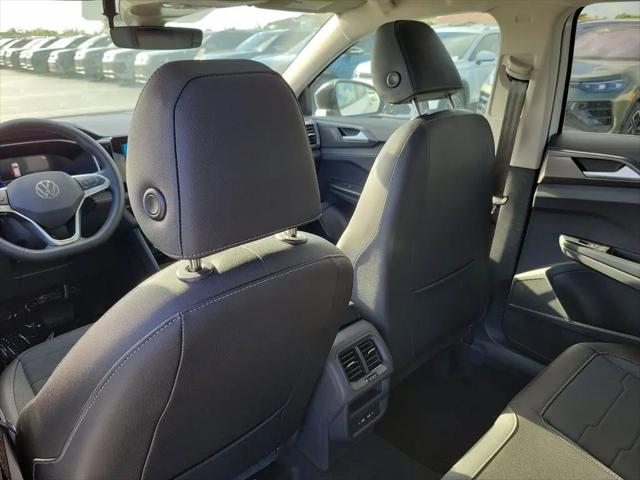 2026 Volkswagen Taos SE Black