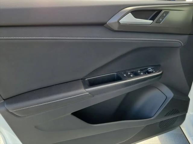 2026 Volkswagen Taos SE Black