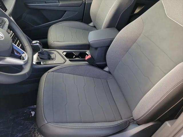 2026 Volkswagen Taos SE Black