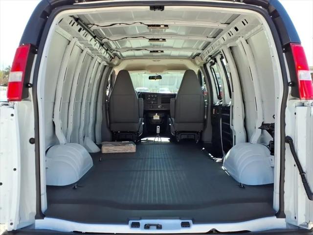 2026 Chevrolet Express Cargo Van 2500 Regular Wheelbase, WT, RWD