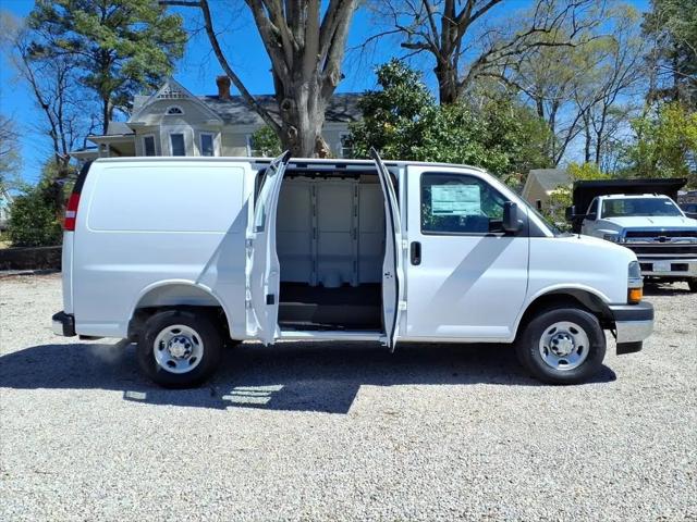 2026 Chevrolet Express Cargo Van 2500 Regular Wheelbase, WT, RWD