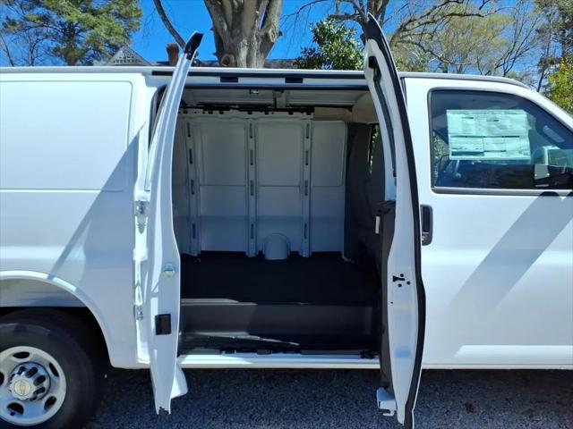 2026 Chevrolet Express Cargo Van 2500 Regular Wheelbase, WT, RWD