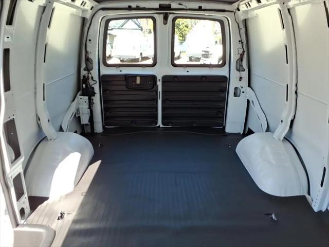 2026 Chevrolet Express Cargo Van 2500 Regular Wheelbase, WT, RWD