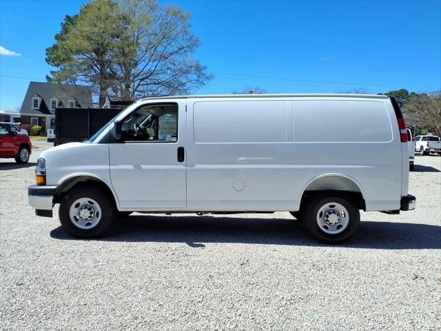2026 Chevrolet Express Cargo Van 2500 Regular Wheelbase, WT, RWD