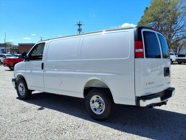 2026 Chevrolet Express Cargo Van 2500 Regular Wheelbase, WT, RWD