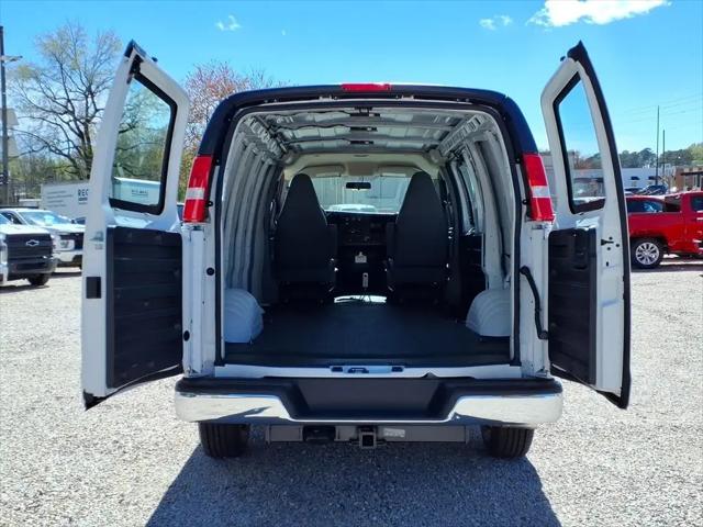2026 Chevrolet Express Cargo Van 2500 Regular Wheelbase, WT, RWD