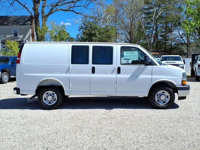 2026 Chevrolet Express Cargo Van 2500 Regular Wheelbase, WT, RWD