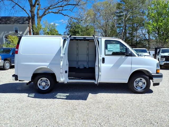 2026 Chevrolet Express Cargo Van 2500 Regular Wheelbase, WT, RWD
