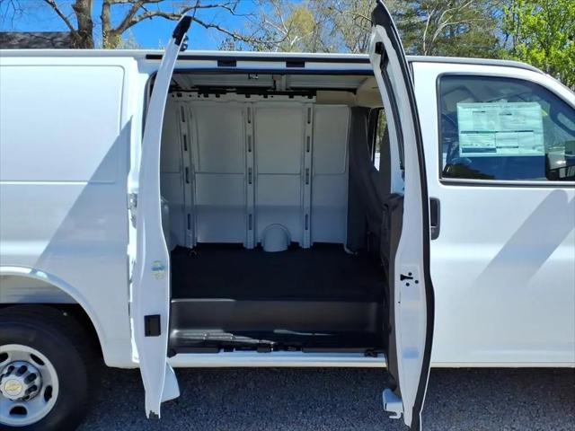 2026 Chevrolet Express Cargo Van 2500 Regular Wheelbase, WT, RWD