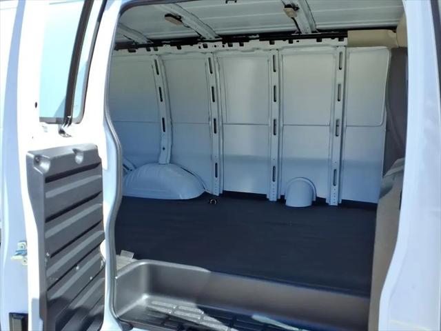 2026 Chevrolet Express Cargo Van 2500 Regular Wheelbase, WT, RWD