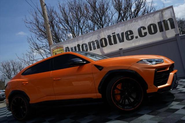2022 Lamborghini Urus Pearl Capsule