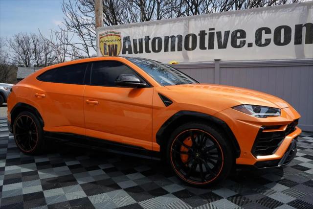 2022 Lamborghini Urus Pearl Capsule