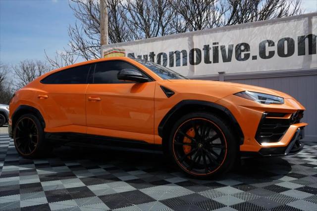 2022 Lamborghini Urus Pearl Capsule
