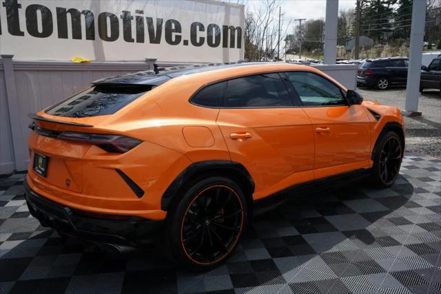 2022 Lamborghini Urus Pearl Capsule
