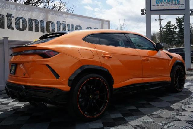2022 Lamborghini Urus Pearl Capsule