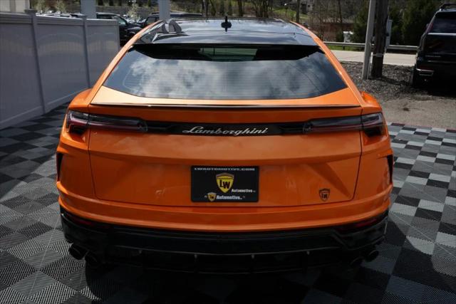 2022 Lamborghini Urus Pearl Capsule