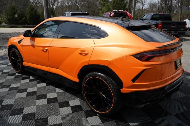 2022 Lamborghini Urus Pearl Capsule