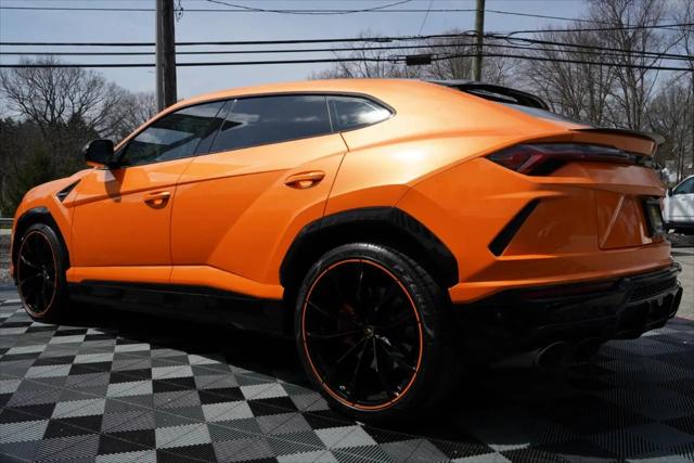 2022 Lamborghini Urus Pearl Capsule