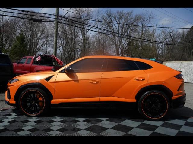 2022 Lamborghini Urus Pearl Capsule