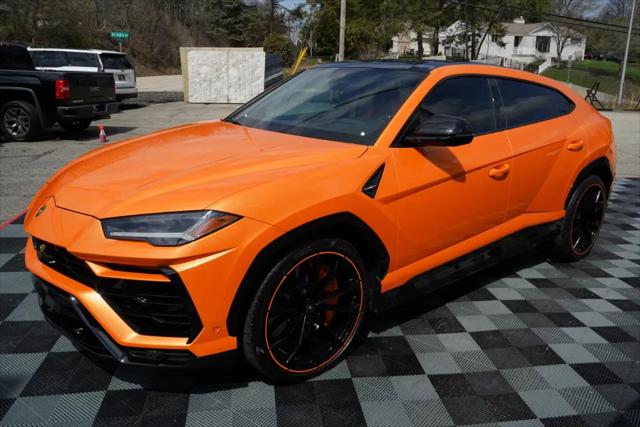 2022 Lamborghini Urus Pearl Capsule