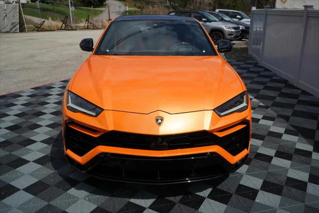 2022 Lamborghini Urus Pearl Capsule