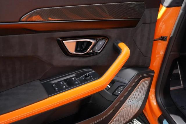 2022 Lamborghini Urus Pearl Capsule