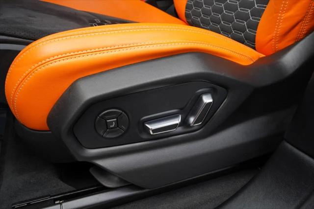 2022 Lamborghini Urus Pearl Capsule
