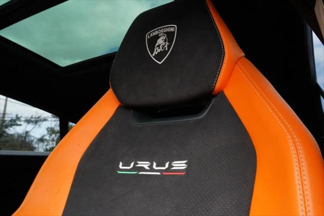 2022 Lamborghini Urus Pearl Capsule