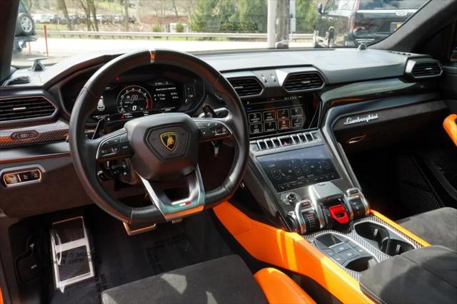 2022 Lamborghini Urus Pearl Capsule