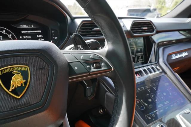 2022 Lamborghini Urus Pearl Capsule