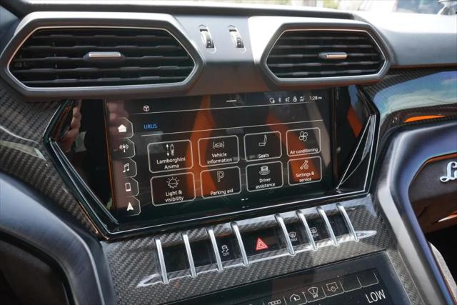 2022 Lamborghini Urus Pearl Capsule