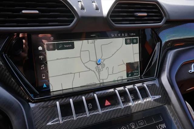 2022 Lamborghini Urus Pearl Capsule
