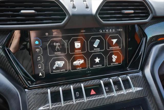 2022 Lamborghini Urus Pearl Capsule