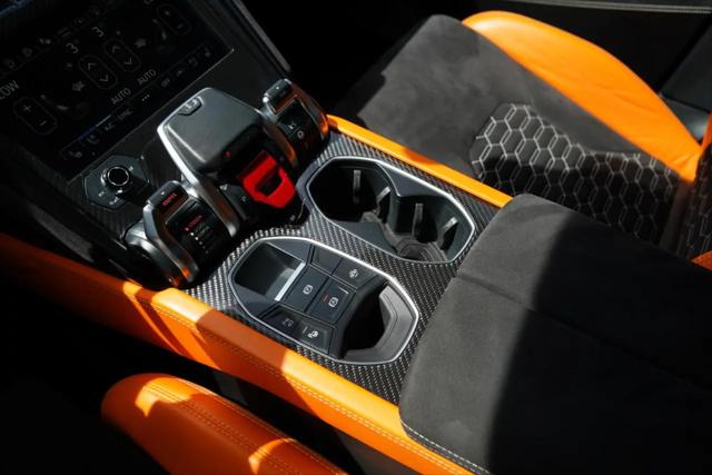 2022 Lamborghini Urus Pearl Capsule