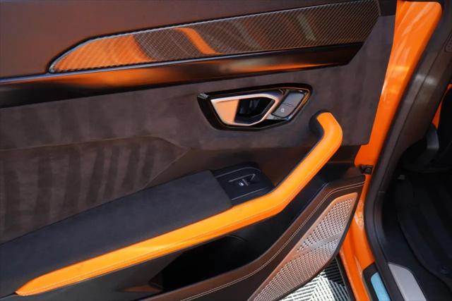 2022 Lamborghini Urus Pearl Capsule