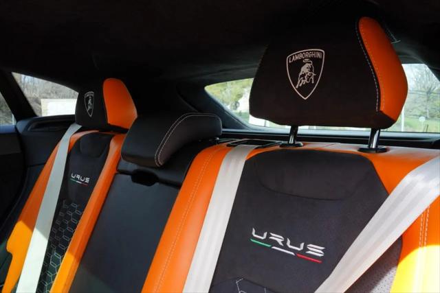 2022 Lamborghini Urus Pearl Capsule