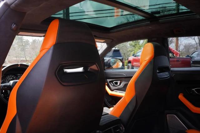 2022 Lamborghini Urus Pearl Capsule