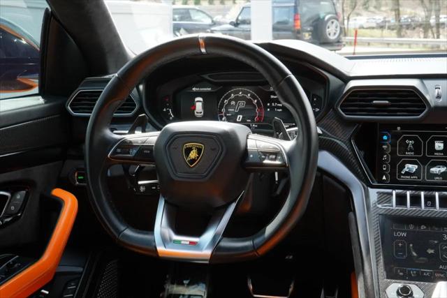 2022 Lamborghini Urus Pearl Capsule