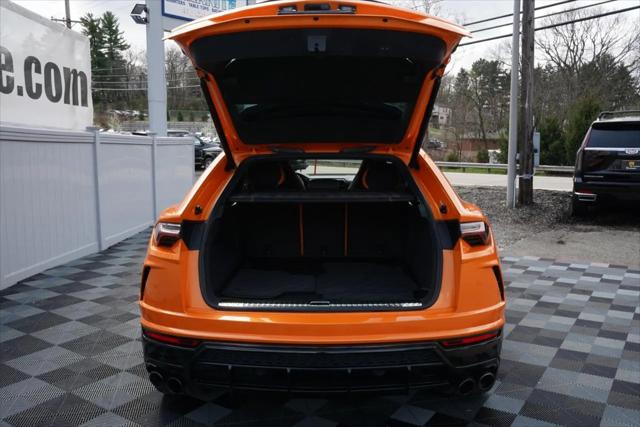 2022 Lamborghini Urus Pearl Capsule