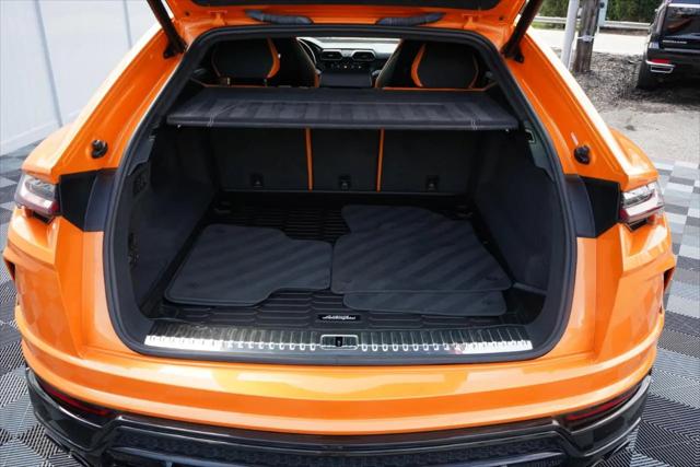 2022 Lamborghini Urus Pearl Capsule