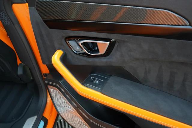 2022 Lamborghini Urus Pearl Capsule