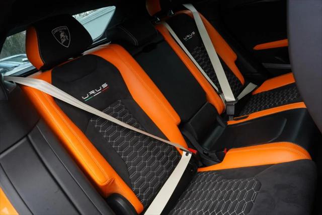 2022 Lamborghini Urus Pearl Capsule